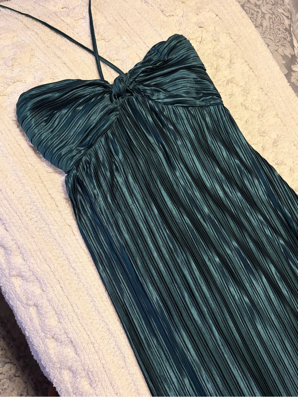 M | VICI Emerald Pleated Halter MIDI Dress